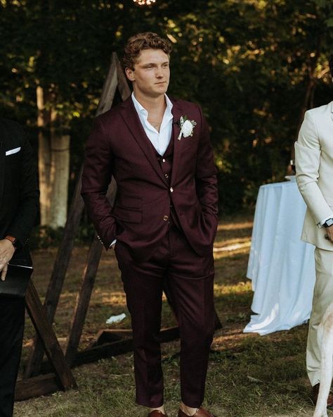 INDOCHINO (@indochino) • Instagram photos and videos Burgundy Suit Wedding, Burgundy Suit Men, Black Groomsmen Suits, Creative Black Tie, Black Suit Men, Bridal Party Outfit, Wedding Outfit Men, Burgundy Suit, Groomsmen Suits