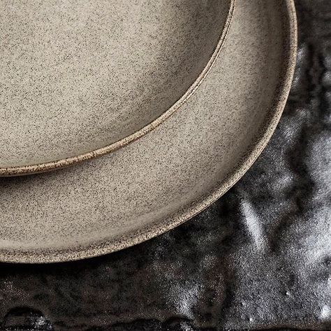 Earth Ceramics, Natural Pottery, Kinfolk Table, Rustic Tableware, Ceramics Inspiration, Table Ware, Prop Stylist, Pasta Bowl, Decorative Table