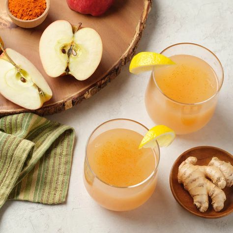 juice-cleanse-recipe-apple-lemon-ginger-cayenne-detail Apple Lemon Ginger Juice, Detox Drinks To Cleanse, Cold Pressed Juice Recipes, Lemon Cleanse, Fresh Juice Recipes, Easy Juice Recipes, Colon Cleanse Recipe, Juice Cleanse Recipes, Starter Recipe