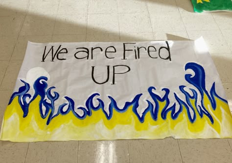 We Are Fired Up: GAME DAY/RALLY POSTER: flames in school colors (blue & gold ombré). Can be made larger for a #runthrough poster School Spirit Ideas Pep Rally, Rally Poster, Cheerleading Signs, School Spirit Posters, Homecoming Poster Ideas, Poster Tutorial, Rally Idea, Game Day Basketball, Locker Signs