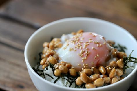 10 Unique Ways To Enjoy Natto - Easy Natto Recipes You Can Make At Home Natto Recipe, Royal Milk Tea, Tonkatsu Sauce, Seaweed Snacks, Healthy Sweet Snacks, Veggie Chips, Japanese Cooking, Snack Chips, Foods With Gluten