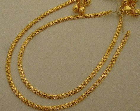 gold-anklets-designs-traditional-anklet Gold Anklet Designs, Anklets Gold, Anklet Design, Fashion Jewelry Necklaces Gold, Silver Anklets Designs, Anklets For Women, Beautiful Anklet, Anklet Designs, Expensive Gifts