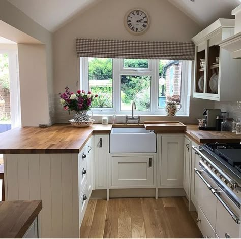 Small Kitchen Diner Ideas, Small Kitchen Diner, Kitchen Diner Ideas, Diner Ideas, Ideas Small Kitchen, Cosy Kitchen, Open Plan Kitchen Living Room, Butcher Blocks, Shaker Style Kitchens