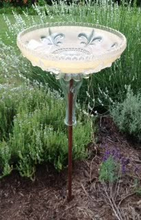 Bird Baths Homemade, Bird Bath Ideas, Glass Bird Bath, Glassware Garden Art, Bath Garden, Glass Light Shades, Diy Bird Bath, Bird Bath Garden, Garden Whimsy