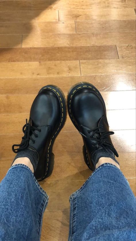 Docmart Shoes, Sepatu Docmart, Dr Martens Outfit, Shoe Inspo, Aesthetic Shoes, Swag Shoes, Dr Martens Shoes, Pretty Shoes, Dream Shoes