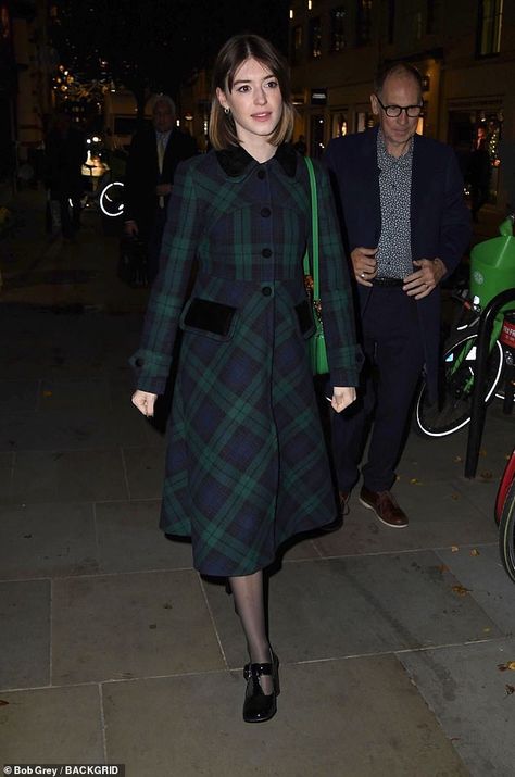 Tartan Dress Outfit, Green Coat Dress, Paparazzi Pics, London November, Daisy Edgar Jones, Tartan Coat, Tartan Fashion, Classic Style Outfits, Nails Winter