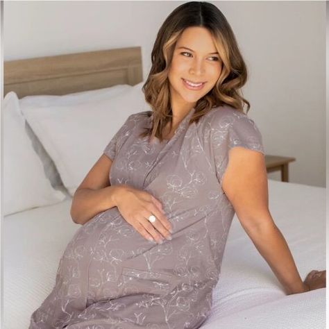 NWT Kindred Bravely Universal Labor and Delivery Gown, size XL/XXL Labor And Delivery Gown, Birthing Gown, Fetal Monitoring, Hospital Gowns, Nursing Gown, Delivery Hospital, Hospital Bag Essentials, Nursing Nightgown, Delivery Gown