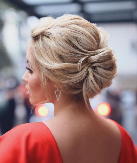 Romantic Low French Roll Hairstyle 2022, Fine Hair Updo, Mother Of The Groom Hairstyles, French Roll Hairstyle, French Roll, Stylish Short Haircuts, Mother Of The Bride Hair, Elegant Prom, Haircut Designs