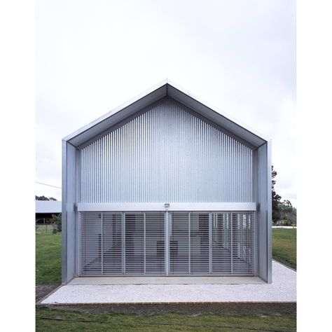 Hay Barn, Mittagong, by Ian Moore. Studio Exterior, Ian Moore, Hay Barn, Modern Barn House, Australian Architecture, Shed Homes, Brutalist Architecture, Modern Barn, Small Houses