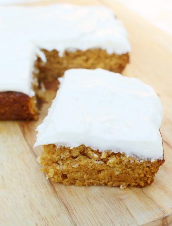 Banana Cake with Cream Cheese Frosting - The Endless Appetite Banana Sheet Cakes, Pumpkin Cake With Cream Cheese, Classic Fall Desserts, Dessert Pumpkin, Pumpkin Spice Treats, Cheese Frosting Recipe, Pumpkin Sheet Cake, Yummy Fall Recipes, Pumpkin Pie Mix