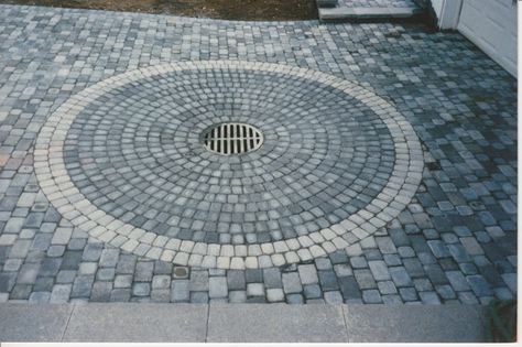 Circle Pavers, Pavers Pattern, Patio Paver Ideas, Painted Cement Patio, Paver Base, Backyard Stone, Outdoor Patio Pavers, Paver Sealer, Concrete And Brick