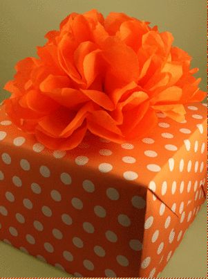 Cool Ways To Wrap Gifts by Seventeen Magazine! Package Decoration, Diy Wrapping, Ice Cream Gift, Hanging Craft Ideas, Oranges Gift, Orange Party, Paper Wall Hanging, Gift Wraps, New Paper