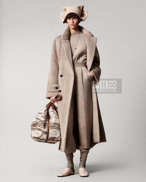 Loro Piana Men & Women Spring Summer 2025 Milan - NOWFASHION Lora Piana, Loro Piana Women, Loro Piana Trench Coat, Loro Piana Summer Walk, Loro Piana 2020, Mens Loro Piana, Loro Piana Men, Fashion Week Runway, Loro Piana