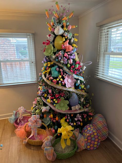 Christmas tree decorated for easter with faux flowers, lots of easter eggs, easter bunnies, rabbits, jelly beans, carrots, and ribbon! April Christmas Tree Ideas, Christmas Peeps Ideas, Easter Trees Ideas, Easter Christmas Tree Ideas, Easter Tree Ideas, Easter Desserts For Kids, Easter Christmas Tree, Spring Christmas Tree, Spring Tree Decorations