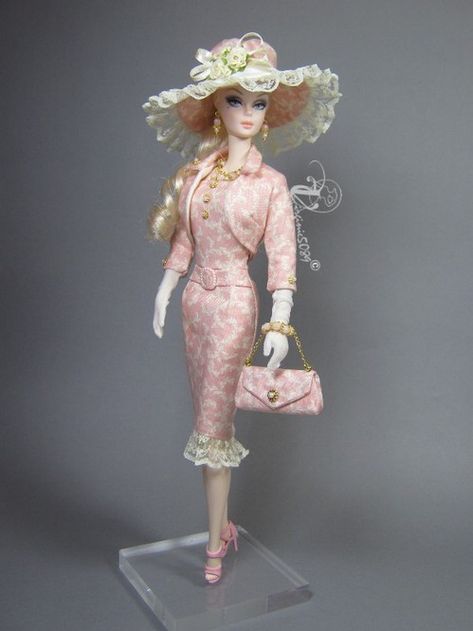 Iconic Barbies, Barbie Old, 19s Fashion, 60s Barbie, Old Barbie Dolls, Aesthetic Outfits Vintage, Vintage Barbies, Barbie Wardrobe, Barbie Dress Fashion