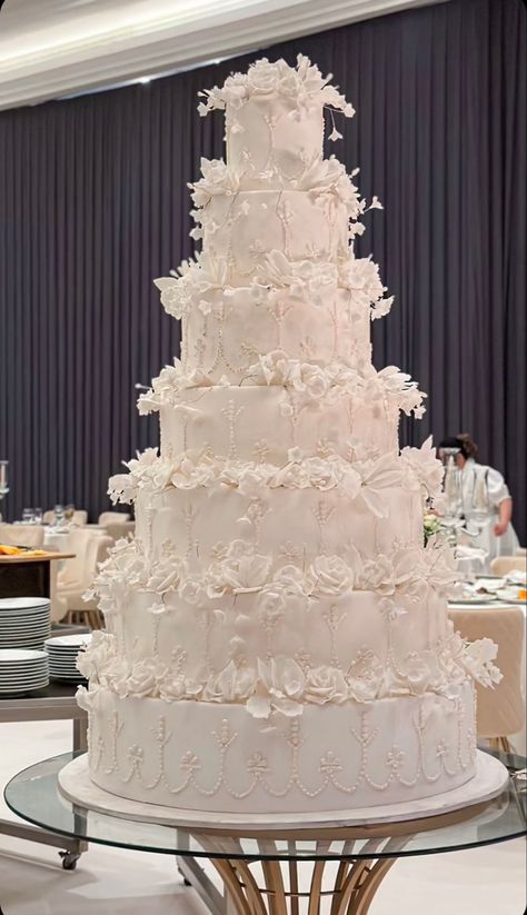 10 Tier Wedding Cake, Wedding Cakes Extravagant, Lebanese Wedding Cake, Big White Wedding Cake, Big Wedding Cakes Elegant, Wedding Cakes With Roses, Wedding Cake Big, Giant Wedding Cake, White Cake Wedding