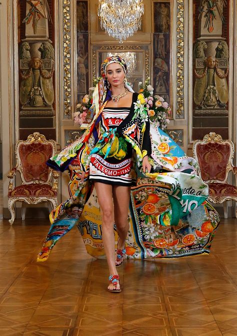 Dolce Gabbana Alta Moda, Flow Dress, Haute Couture Looks, Thailand Fashion, Color Flow, Collection Couture, Couture Looks, Slim Aarons, Next Fashion