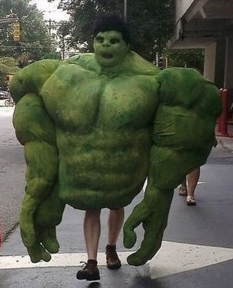 Comicscon Funny Superhero Costumes, Hulk Memes, Hulk Funny, Hulk Costume, Fitness Memes, What Is Halloween, Inspirational Memes, Friend Memes, Workout Memes