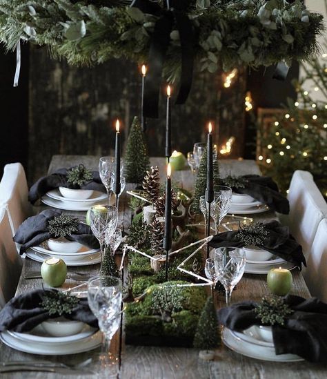 New Year Table, Tafel Decor, Christmas Dinner Table, Christmas Tablescape, Nordic Christmas, Christmas Tablescapes, Festive Tables, Christmas Dining, Christmas Table Settings