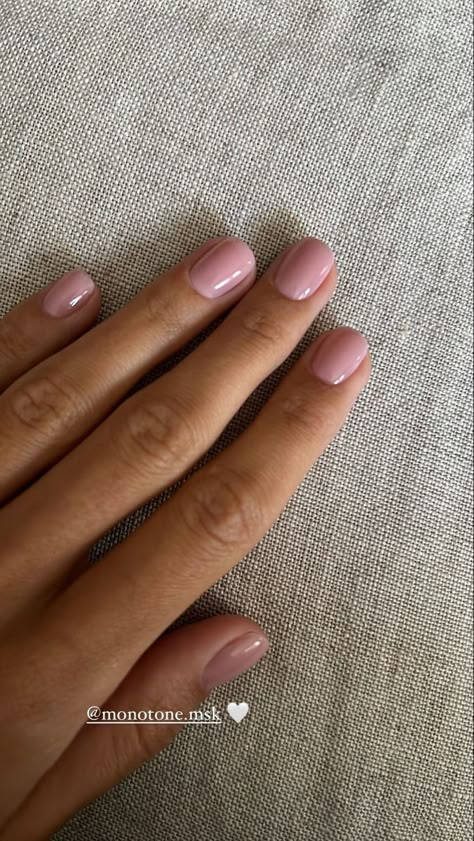 Squoval Natural Nails, Short Nuteral Nails, Short Nails Light Colors, Plain Painted Nails, Short Squoval Nails Spring, Summer Nail Inspo Short Round, Short Painted Nails Aesthetic, Tan Pink Nails, Short Sqovalnails