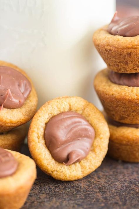 Fudge Puddles are peanut butter cookies filled with the most luxurious fudge center. Absolutely brilliant! #cookies #chocolate #peanutbutter Fudge Puddles, Chocolate Chip Cookie Cups, Fair Foods, Chocolate Peanutbutter, Cookie Cups Recipe, Chocolate Peanut Butter Fudge, Chewy Peanut Butter Cookies, Peanut Butter Cookie, Cookies Chocolate