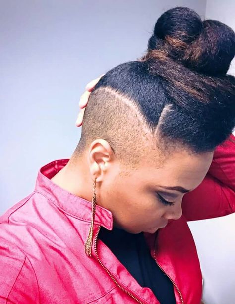 Hair cut Afrocentric Hairstyles, Shaved Side, Braids With Shaved Sides, Undercut Styles, Short Shaved Hairstyles, Hair Pics, Half Shaved Hair, Shaved Side Hairstyles, Shaved Hair Designs