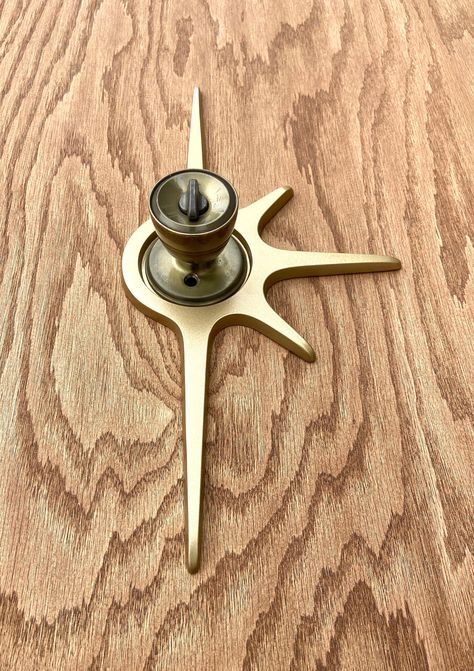 Atomic Starburst Doorknob Escutcheon, rising Sun Back Plate, Midcentury Modern, MCM - Etsy Midcentury Space Age, Mid Century Modern Atomic Decor, Mcm Decorating Ideas, Midcentury Modern House Interior, Dark Midcentury Modern, Midcentury Modern Door, Mcm Cottagecore, Mcm Apartment, Sun Furniture