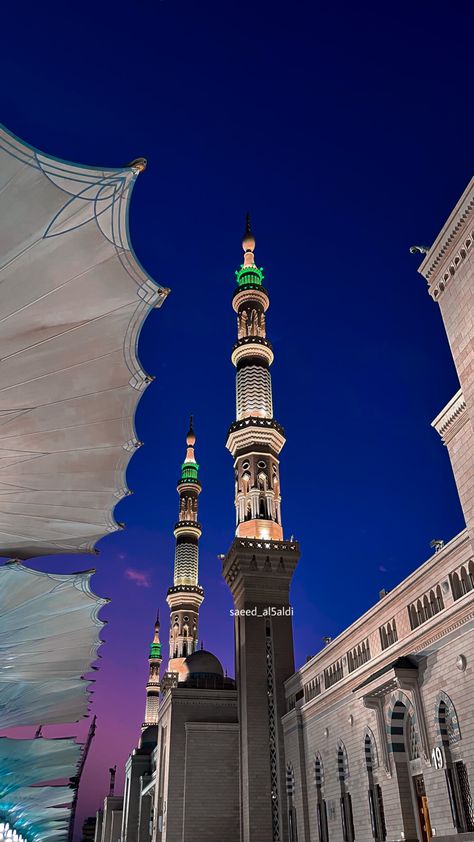 Kota Madinah, Medina City, Al Madinah, Dp Whatsapp, Mecca Wallpaper, Background Aesthetic, The Messenger, Phone Wallpaper Images, Diy Canvas Art Painting