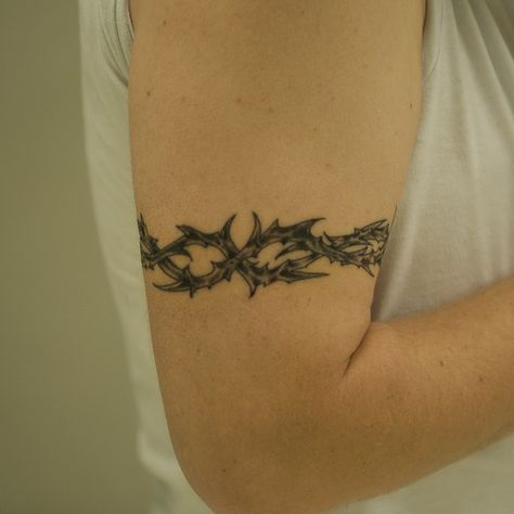 Crown Of Thorns Tattoos - TattooMagz Handpicked World's Greatest ... Armband Tattoos For Men, Thorn Tattoo, Barbed Wire Tattoos, Armband Tattoos, Free Tattoo Designs, Armband Tattoo Design, Bicep Tattoo, Arm Band Tattoo, Tattoo Arm