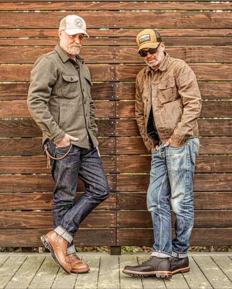 Rugged Style Men Outfit, Rugged Gentleman Style, Mens Wardrobe Essentials, Old Man Fashion, Older Mens Fashion, Raw Denim Jeans, Flannel Fashion, Biker Outfit, Hipster Man