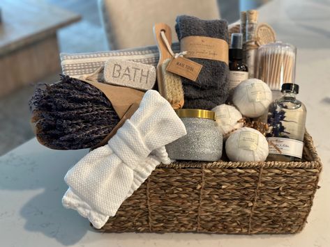 Deluxe care package for someone special. Perfect for the retiree, get well or thinking of you. Selfcare Gift Basket, Wine Gift Basket Ideas, Mothers Day Gift Basket, Relaxation Gift Basket, Wine Gift Basket, Diy Care Package, Preschool Teacher Outfits, Spa Kits, Luxury Gift Basket