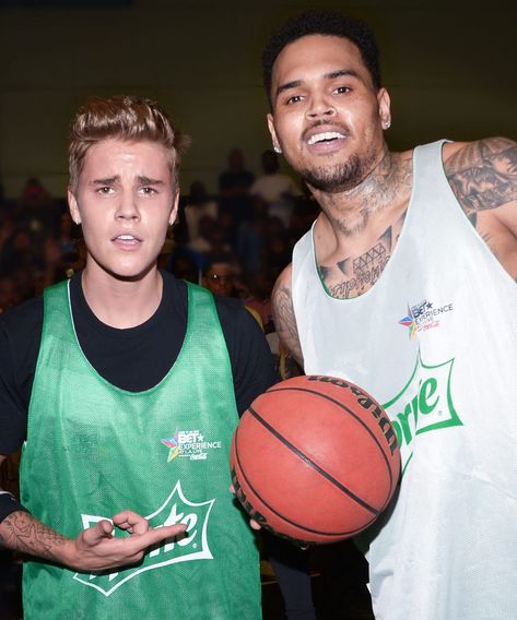 Justin Bieber Chris Brown, Chris Brown Justin Bieber, Meet And Greet Poses, Fall Baddie, Brown Instagram, Chris Brown Wallpaper, Brown Pictures, Instagram Thoughts, Breezy Chris Brown