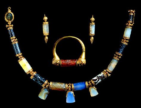 Lady Layard’s jewelry. From Nimrud,Mesopotamia Assyrian culture Ancient Necklace, Ancient Jewels, Cylinder Seal, Ancient Jewellery, Ancient Mesopotamia, Historical Jewellery, Egyptian Jewelry, Ancient Jewelry, Mesopotamia