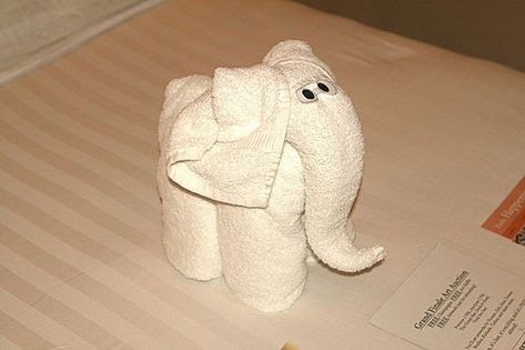 1.Elephant Towel Sculpture 2.Monkey Towel Sculpture 3.Lobster Towel Sculpture 4.People and Elephant Sculpture made of sheets, towels, and p... Wash Cloth Animals, Towel Swan, Towel Elephant, Elephant Towel, Towel Folds, Clothes Folding Board, Washcloth Animals, Cloth Animals, Towel Origami