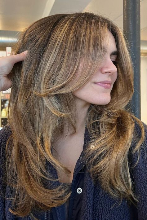 Highlights Brown Hair Blended, Summer Hair Ideas For Brunettes, Lightened Brown Hair, Balayage Summer, Brunette Hair Color Ideas, Brown Eyes Blonde Hair, Balayage Extensions, Golden Brown Hair Color, Rambut Brunette