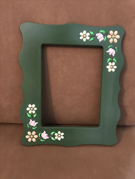 Cute Painted Frames, Wood Frame Painting, Painting Ideas On Picture Frames, Painted Wooden Picture Frames, Picture Frame Border Design, Cute Painted Picture Frames, Painted Wooden Frame, Painting Picture Frames Diy Ideas, Painted Picture Frames Diy Creative