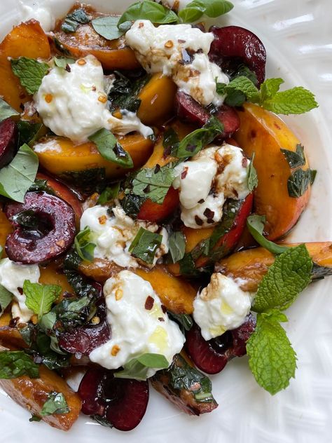 Peach Burrata Salad, Salad Dressing Recipes Vinaigrette, Raw Vegetable Salad, Peach Burrata, Rustic Italian Bread, Cherries Salad, Burrata Salad, Grilled Bread, Peach Salad