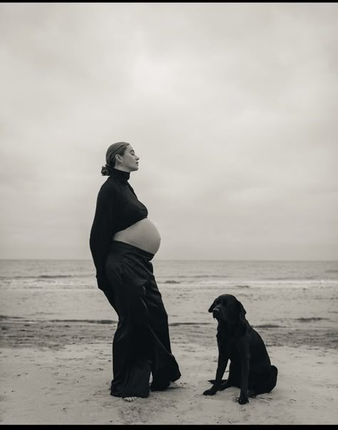 Maternity Art Photography, 2000s Maternity Shoot, Organic Maternity Shoot, Maternity Fashion Summer, Pregnancy Fits, Mood 2024, Pregnancy Belly Photos, Modern Maternity, Belly Photos