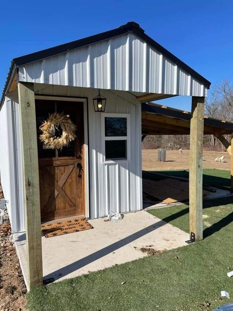 Dog Home Ideas Outdoor, Shed Dog Kennel Ideas, Dog Kennel Shed, Dog Run Kennel, Dog Kennels Ideas, Dog Kennel Ideas Outdoor, Outdoor Dog Kennel Ideas, Dear Rodeo, Dog Condo