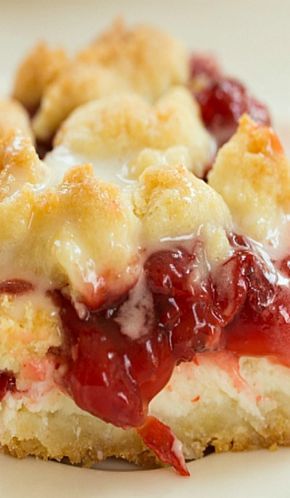 Cherry Pie Crumb Bars, Cream Cheese Cherry Pie, Cherry Pie Bars, Crumb Bars, Cherry Desserts, Cherry Recipes, Cake Bars, Pie Bar, Cream Cheese Recipes