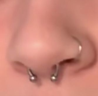 Septum Nostril Piercing, Piercing Inspo Face, Septum Nostril, Cute Nose Piercings, Nostril Piercing, Piercing Inspo, Cool Ear Piercings, Pretty Ear Piercings, Face Piercings