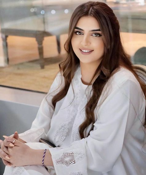 Mahra bint Mohammed bin Rashid Al Maktoum, DWC, 26/03/2022. Foto: royal.shooots Sheikha Mahra, Arabian Beauty Women, Arab Women, Hijabi Girl, Girl Inspiration, Beautiful Hijab, Beauty Women, Dubai, Royalty