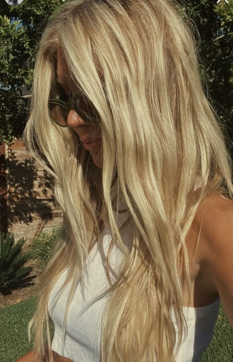 California Blonde Hair Sun Kissed, Sand Blonde Hair, Beachy Blonde Hair, Beachy Blonde, Beach Blonde Hair, Blonde Hair Goals, Summer Blonde Hair, Bleach Blonde Hair, Beach Blonde