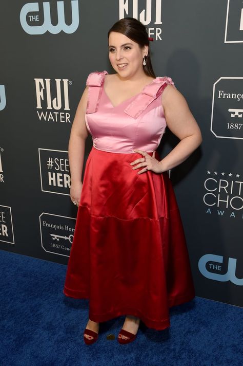 Beanie Feldstein, Red Satin Fabric, Critics Choice Awards, Critic Choice Awards, Flare Gown, Short Gowns, Tony Awards, Choice Awards, Floral Print Shorts