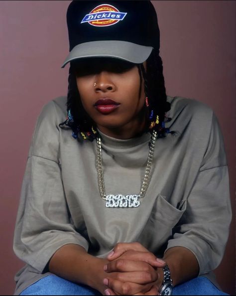 Da Brat 90s, Queen Latifah 90s, Hard Outfits, Y2k Old School, 2k Aesthetic, Hip Hop Style Outfits, Black American Culture, 90s Sitcoms, 90s Women