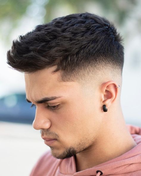 💈Simple, fresh & clean! Tag us in your pictures for a chance to get featured 🙌 Don't miss a post! Turn on post notifications! 👉 Follow… Men Simple Haircut, Fade Hair Cuts For Men, Fresh Cut Erkek, Haïr Style For Men, Hair Styles For Boy, Cool Boy Hairstyles, Short Hair Styles For Boys, Short Hair Styles For Man, Hear Style Men