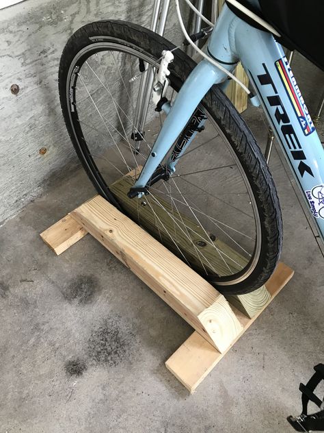 Bike Stand Wood, Wooden Bike Stand, Diy Bike Stand, Bike Stand Diy, Wood Bike Rack, Bicycle Storage Shed, Rack Velo, Bike Parking Rack, Bicycle Hanger