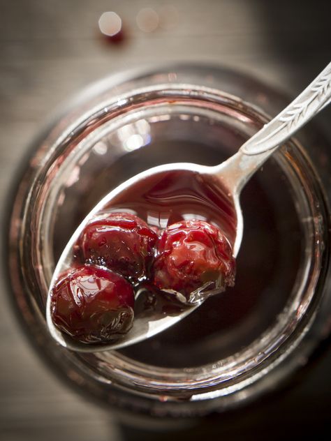 Looking for something simple to make with all those fresh cherries popping up everywhere? This recipe is easy and delicious! Drunken Cherries Recipe, Brandied Cherries Recipe, Alcohol Soaked Fruit, Cocktail Cherries, Ice Cream Cheesecake, Cherry Compote, Homemade Liquor, Canning Jam, Cream Cheesecake