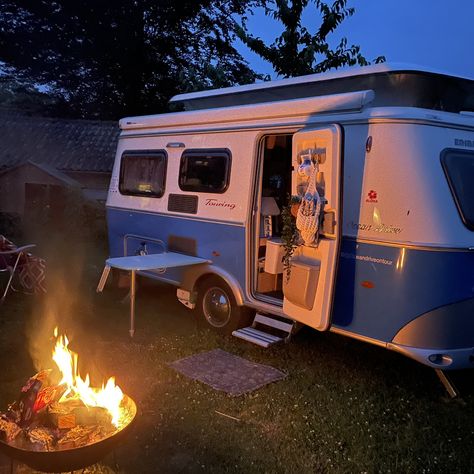 Caravan Life Aesthetic, Campervan Aesthetic, Caravan Aesthetic, Cute Caravan, Beach Trailer, Caravan Life, Devney Perry, Caravan Living, Caravan Holiday