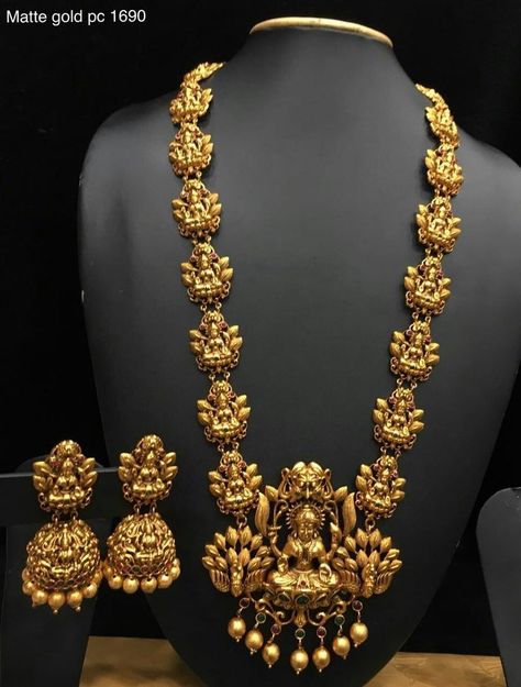 Lakshmi Design Gold Earrings, Traditional Jewelry Indian Gold Jewellery, Gold Jwelery Designs, Lakshmi Necklace Gold, Gold Lakshmi Haram, Gold Long Necklace Designs, Long Necklace Designs, Lakshmi Haram, Antique Gold Necklace